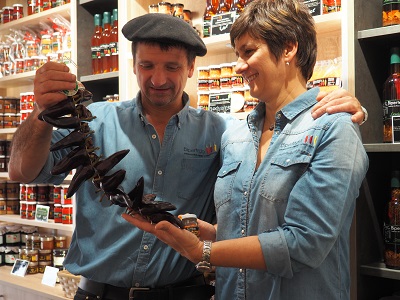 Veronique et Gilbert Darthayette boutique Espelette